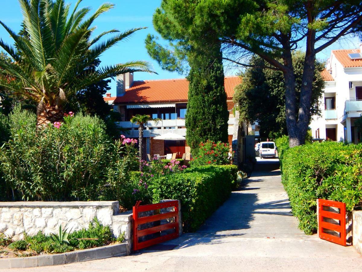Apartmani Jutro Novalja Exterior foto
