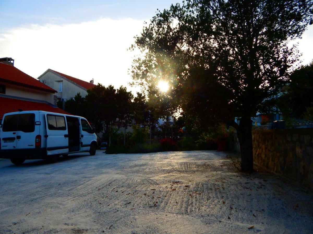 Apartmani Jutro Novalja Exterior foto